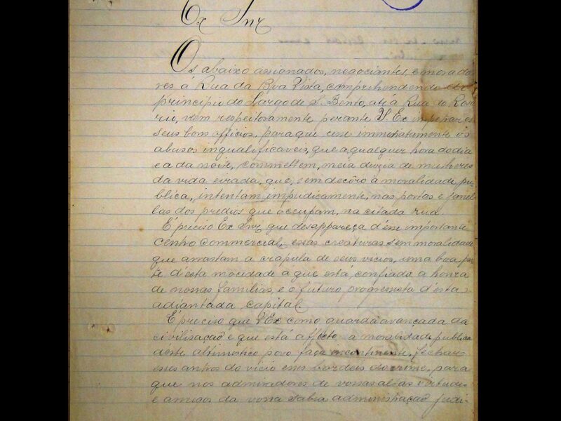 1ª página de uma carta manuscrita em tinta azul com pena fina sobre papel pautado envelhecido, com carimbo do Arquivo do Estado de S. Paulo em área livre de texto