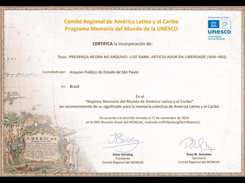 Certificado emoldurado com logotipo Unesco no alto à direita e assinaturas abaixo